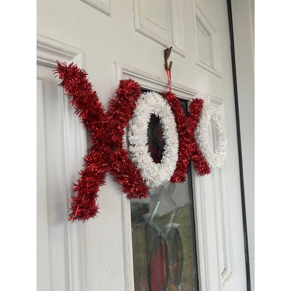 20” Red White Tinsel XOXO Valentines Day Wreath Door Hanger Swag Wall Decor - Picture 2 of 4